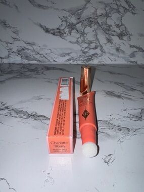 NWT Charlotte Tilbury matte blush wand: pillow talk peach pop
Never used